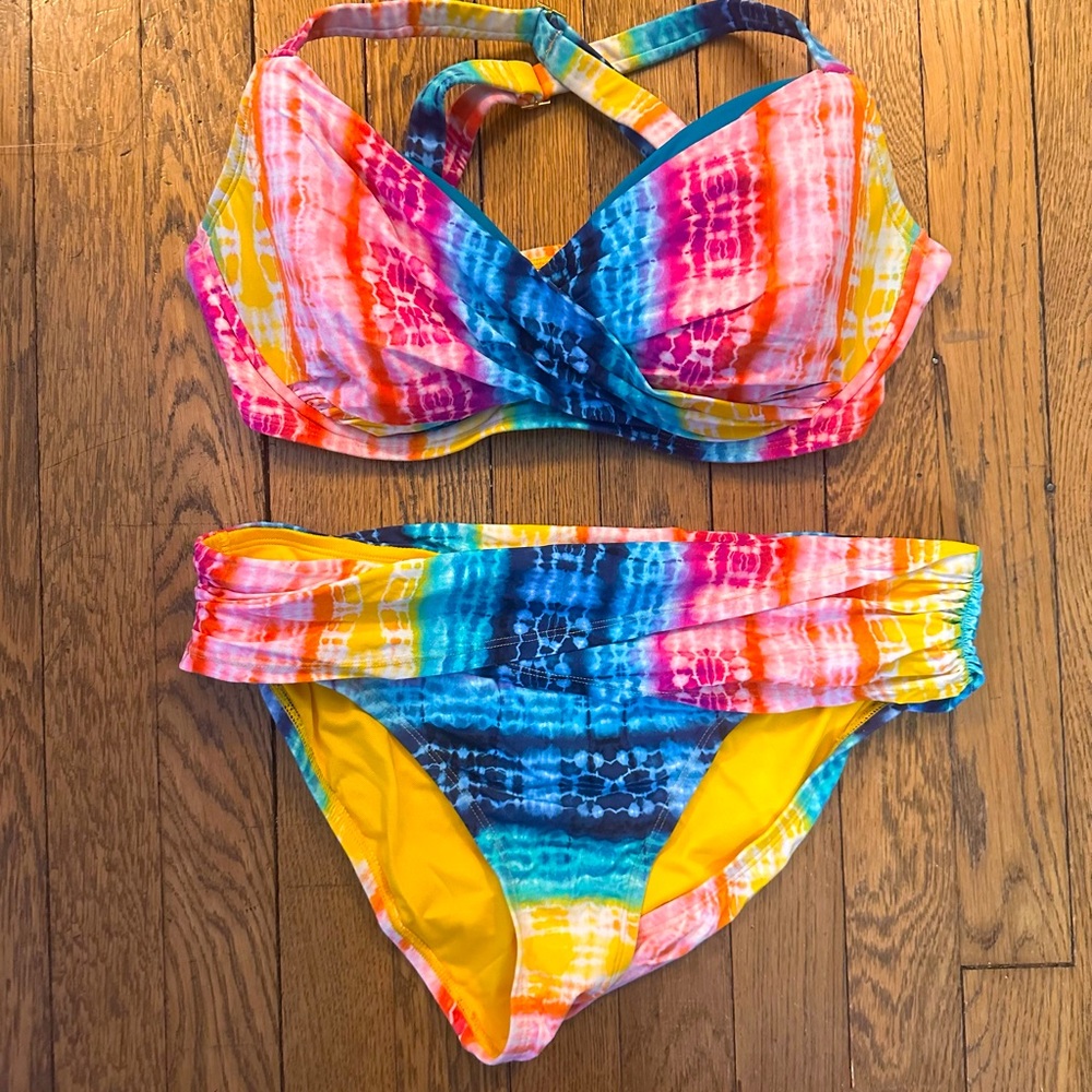 NWOT Bleu Rod Beattie Halter Bikini Top- multicolor- SIZE 36DD